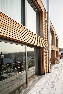 Fassade des Wohn- und Bürogebäudes in Geisfeld