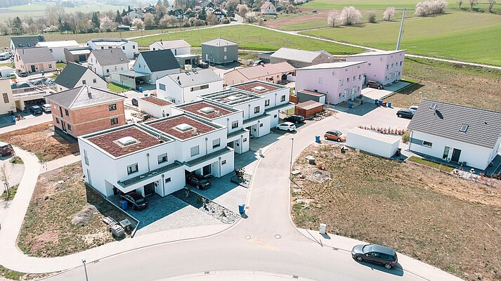 Blick auf die Reihenhausanlage Osterfeld in Haßfurt