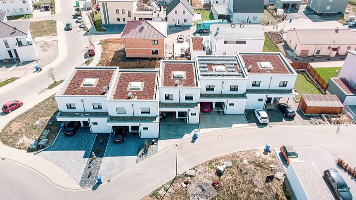 Blick auf die Reihenhausanlage Osterfeld in Haßfurt
