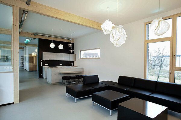 Eingangsbereich des Bürogebäudes der Firma Riegg & Partner Intercorp