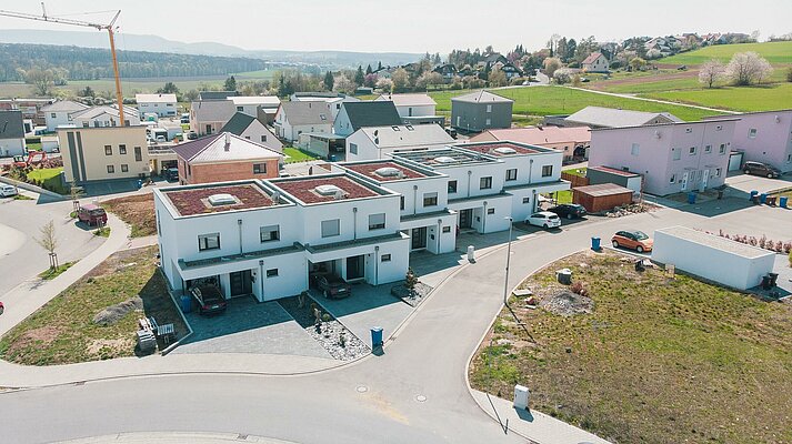 Blick auf die Reihenhausanlage Osterfeld in Haßfurt