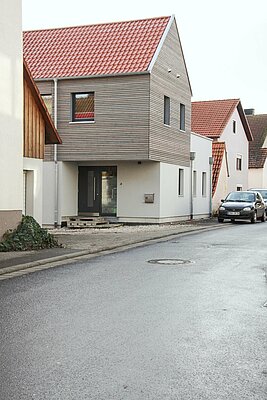 Haus L. - Ersatzbau für das einstige Wohnhaus der Hofstelle im Herzen Lonnerstadts